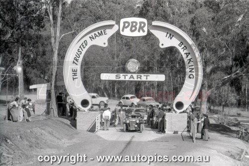 57TH11PD4500 - Templestowe Hill Climb, November, 1957 - Photographer Peter D'Abbs 