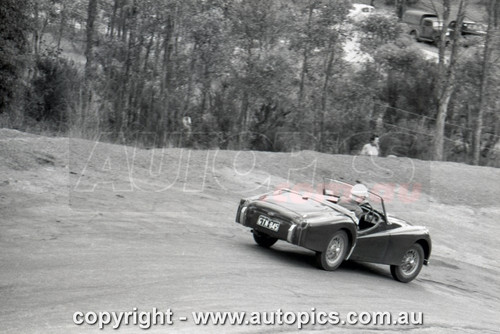 57TH11PD4534 - Templestowe Hill Climb, Templestowe, Victoria, November, 1957 - Photographer Peter D'Abbs 