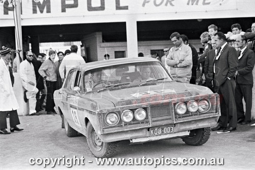 70RA06LR2542 - Bruce Hodgson & Graham Hoinville, Ford Falcon XW 500 GS - Ampol Trial Rally, Around Australia, 1970 - Photographer Lance J Ruting