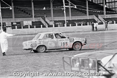 70RA06LR2550 - Barry Burns, Ray Glendenning & James Conaghty, Datsun 1600 - Ampol Trial Rally, Around Australia, 1970 - Photographer Lance J Ruting