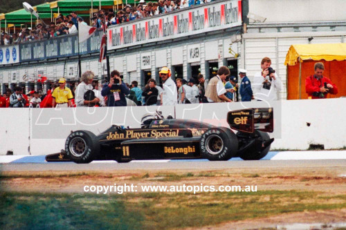 86AGP10KM3028 - Johnny Dumfries, Australian Grand Prix,  Adelaide, 1986,  Lotus-Renault - Photographer Keith Midgley