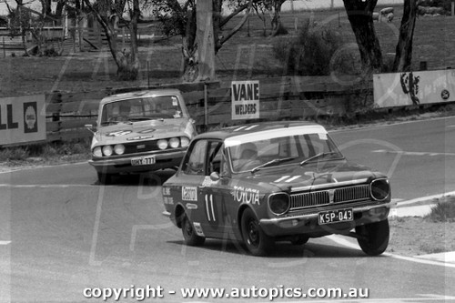 70BA10LR7065 - Bill Evans & Gary Cooke, Toyota Corolla - Hardie Ferodo 500, Mount Panorama, Bathurst, 1970 - Photographer Lance J Ruting