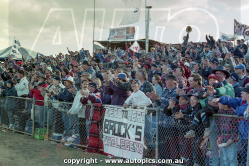 97OP11MC7002 - Spectators - Peter Brock, Holden Commodore VS (HRT) Brock's Farewell - Oran Park Raceway, Narellan, New South Wales, November 16th 1997 - Photographer Marshall Cass