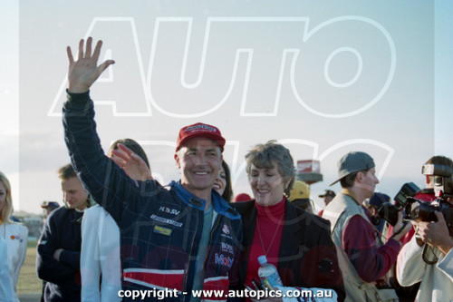 97OP11MC7008 - Peter Brock & Bev Brock, Holden Commodore VS (HRT) Brock's Farewell - Oran Park Raceway, Narellan, New South Wales, November 16th 1997 - Photographer Marshall Cass