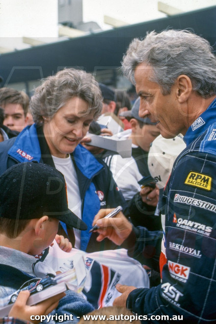 97OP11RS7017 - Peter Brock & Bev Brock, Brock's Farewell - Oran Park Raceway, Narellan, New South Wales, November 16th 1997 - Photographer Ray Simpson