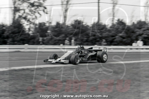 78SA09PD7029 - Graham McRae, Chevrolet V8, Winner! - Australian Gold Star, Sandown International Motor Raceway, 10th September, 1978 - Photographer Peter D'Abbs