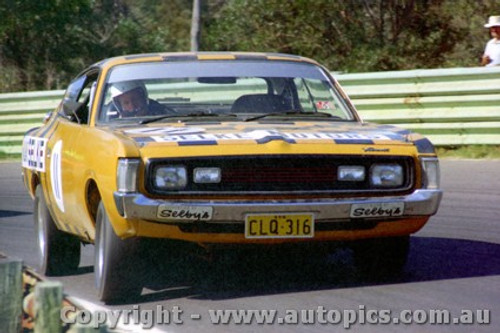 71146 - Bob Forbes -  Valiant Charger  - Warwick Farm 21st October 1971 - Photographer Jeff Nield