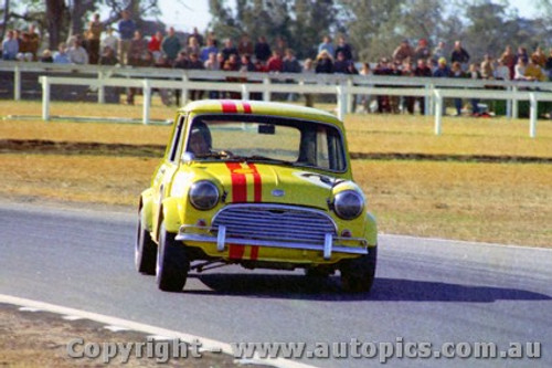 70173 - P. Manton Morris Cooper S -  Warwick Farm 12th July 1970 - Photographer Jeff Nield