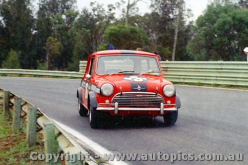 71159 - Darrell King  Morris Cooper S  - Warwick Farm 21st November 1971 - Photographer Jeff Nield