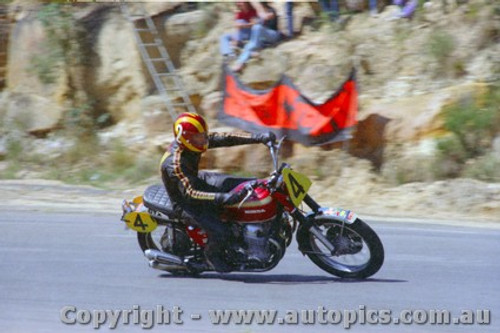 71315 - Bryne Hindle / Clive Knight Honda 750 - Castrol 6 Hour Amaroo Park 17th October 1971 - Photographer Jeff Nield