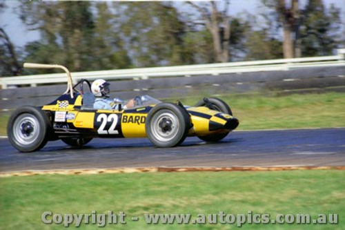 71526 - G. Handschuh Bardahl Vee  - Warwick Farm 17th October 1971 - Photographer Jeff Nield