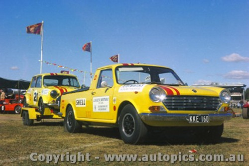 70212 - P. Manton  Morris Cooper S with the Austin 1800 tow car - Warwick Farm 3rd May 1970 - Photographer Jeff Nield