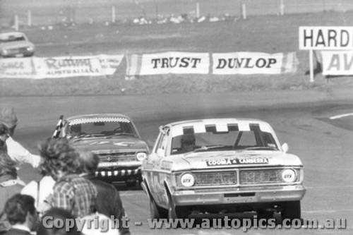 71799 -  G. Lister / D. Seldon  Ford  Falcon XY 500 - Brewster / Strong Torana GTR -  Bathurst  1971