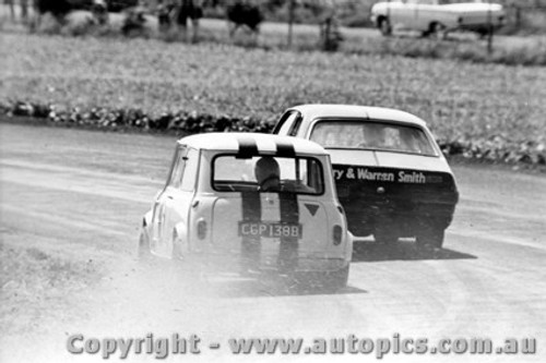 72179 - F. Porter Torana XU1 & J. Dellaca Morris Cooper S  - Phillip Island 30th January  1972