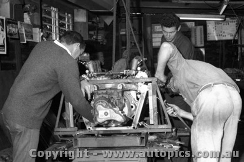 67555 - Installing the Repco engine into John Harvey s BT14 -  April 1967