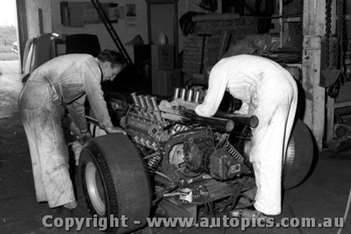 67559 - Installing the Repco engine into Leo Geoghegan s Lotus 39 - 8th April 1967