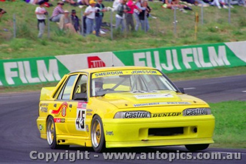 90747 - L. Smerdon / G. Jonsson  - Commodore VL -  Bathurst 1990