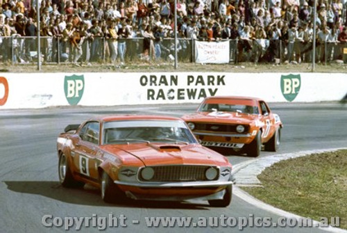 71192 - Allan Moffat Ford Mustang & Bob Jane  Chev. Camaro 427 V8  - Oran Park 8th August 1971