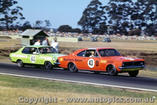 70242 - Bob Jane Holden Monaro / Colin Bond Holden Torana XU1 -  Warwick Farm 6th September  1970