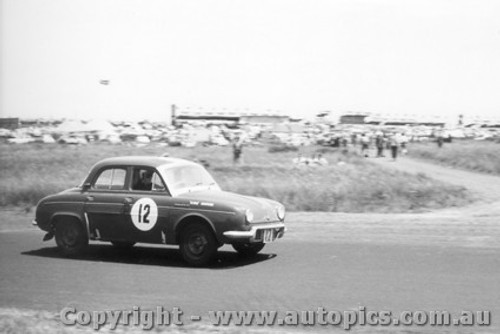 60716 - D. West / Ian  Pete  Geoghegan  - Renault Dauphine  Armstrong 500 Phillip Island 1960