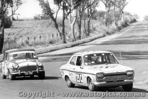 71806 - A. Cant / H. Taylor  Ford Escort 1300 & B. Stanley / M. Kable  -   Bathurst  1971