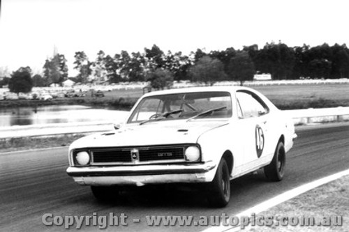 71196 - Jim Parret Holden HT Monaro GTS 350  - Warwick Farm 5th September 1971 - Photographer Lance Ruting