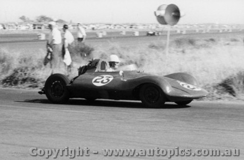 59407 - L. Whitehead Volkswagen s/c -  Fishermen s Bend - 21st February 1959 - Photographer Peter D Abbs