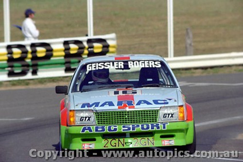 80790  - G. Rogers / F. Geissler  -  Holden Commodore VC  6th Outright Bathurst 1980 - Photographer Lance J Ruting