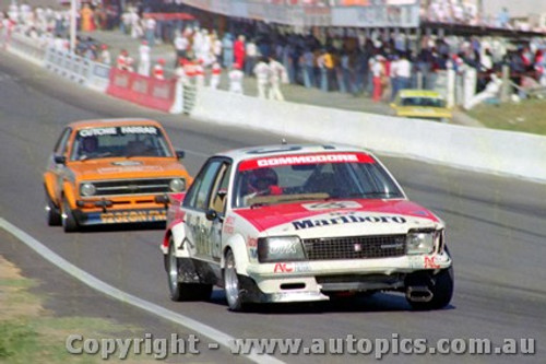 80828  - P. Brock / J. Richards - 1st Outright & Class A Winner - Holden Commodore VC - R. Cutchie / R. Farrar - 19th Outright Ford Escort RS2000 -  Bathurst 1980 - Photographer Darren House