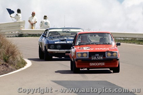 77805 - R. Morris / P. Gulson  Ford Escort RS2000 Completed 46 Laps & D. Johnson / V. Schuppan  Completed 124 Laps - Bathurst 1977 -  Photographer  Richard Austin