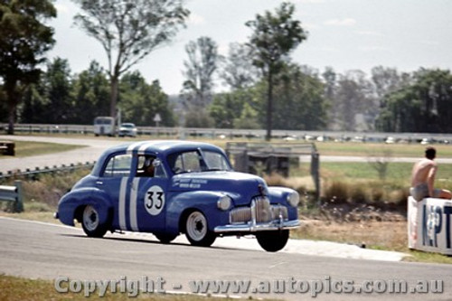 64047 - W. Weldon  Holden FX - Warwick Farm 1964 - Photographer Richard Austin