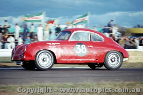 64450  - W. Hall Porsche 1500 S/C  - Warwick Farm 1964 - Photographer Richard Austin