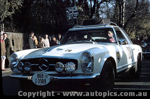 68980 - London to Sydney Marathon 1968 - A. Gorshenin - Mercedes 280SL - Photographer Jeremy Braithwaite