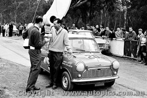 62105 - Peter Manton  Morris 850 - Templestowe Hillclimb 1962 - Photographer Peter D Abbs