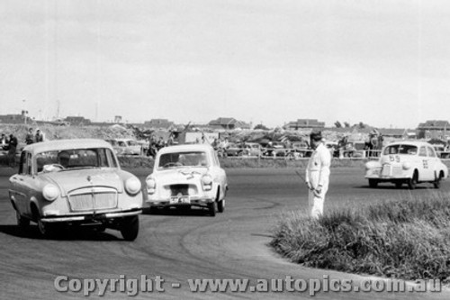 58016 - #70 - Hoot Gibson - Vanguard Sportsman - #54 - N. Nalder - Ford Anglia - #69 - J. Reaburn - FX Holden - Fishermen s Bend - 18th October 1958 - Photographer Peter D Abbs