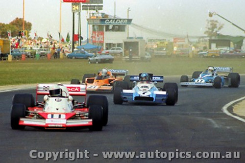 80602 - J. Bowe Elfin MR8 / J. McCormack McLaren M23 / P. Edwards Lola T332 / M. McEwin  Matich  -  Calder 1980 - Photographer Peter D Abbs