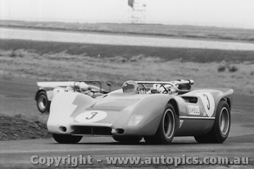 71490 - J Harvey - McLaren - 1971 - Phillip Island - Photographer Peter D Abbs