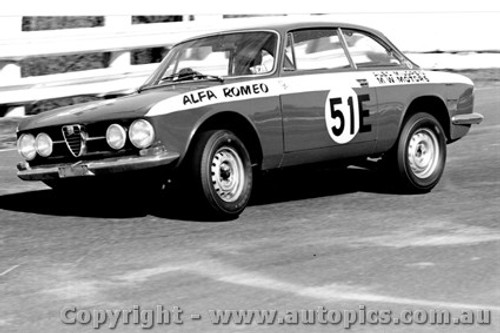 68202 - D. Chivas / J. French Alfa Romeo 1750 GTV - Three Hour Trophy Race - Sandown 15th Septemberl 1968 - Photographer Peter D Abbs