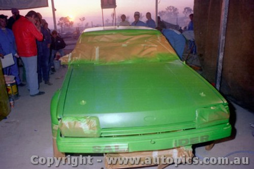 83762 - Rebuilding the XE Falcon after a crash in practice - Johnson / Bartlett -  Bathurst 1983 - Photographer Lance J Ruting