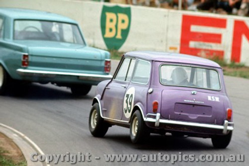 67083 -  B. Wilkinson  Holden EH  / P. Barnes Morris Cooper S -  Oran Park 1967 - Photographer Richard Austin