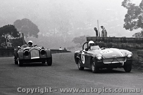 67485 - L. Seale Austin Healey - K. Ward Morgan  - A very foggy Catalina 23th April 1968 - Photographer Lance J Ruting