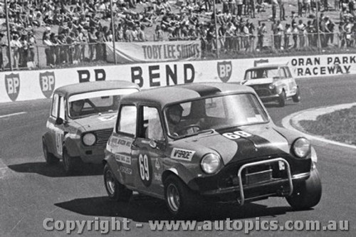 72244 - S. McBride Morris  Mini / G. Dobson Clubman Mini  - 17th August 1972 - Oran Park - Photographer Lance J Ruting