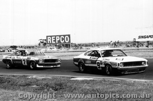 75046 - John McCormack Charger / Bob Jane Holden Monaro - Calder 1975 - Photographer Peter D Abbs