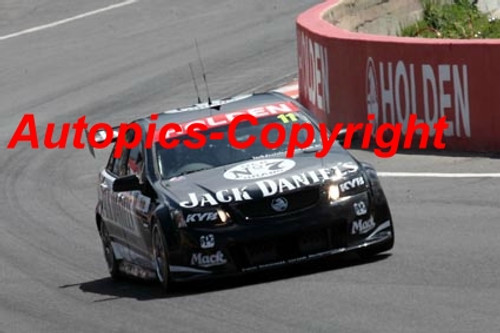 208718 - J. Perkins / N. Pretty - Holden Commodore VE - Bathurst 2008 - Photographer Jeremy Braithwaite