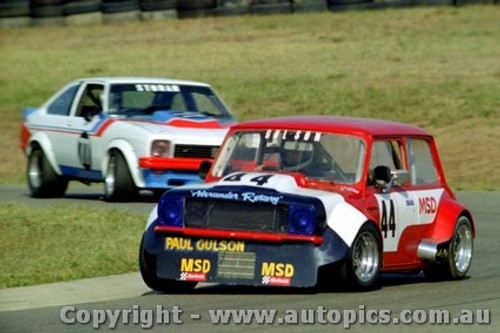 80051 - P. Gulson Morris Mini  - Oran Park 23rd March 1980 - Photographer Lance Ruting