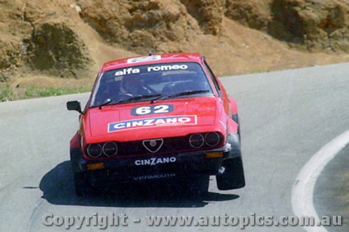 82856 - R. Gulson / B. Lynton  Alfa GTV6 - Bathurst 1982 - Photographer Lance J Ruting