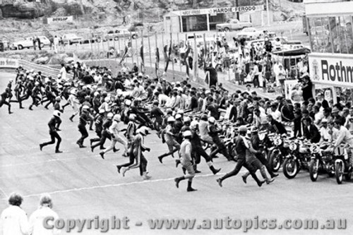 70301 - The Start of the Castrol Six Hour - 68 Bike Le Mans Start - Amaroo 18th October 1970 - Photographer Lance J Ruting