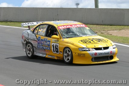 G. Ritter / M. Marshalla - Holden Commodore VX - Bathurst  2003 - Photographer Jeremy Braithwaite