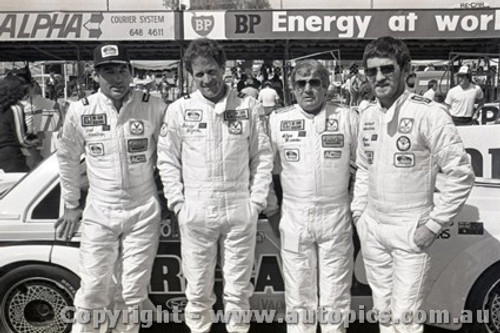 82868 - Ron Wanless, Gary Rogers, Alan Browne and Allan Grice - Bathurst 1982 - Photographer Darren House