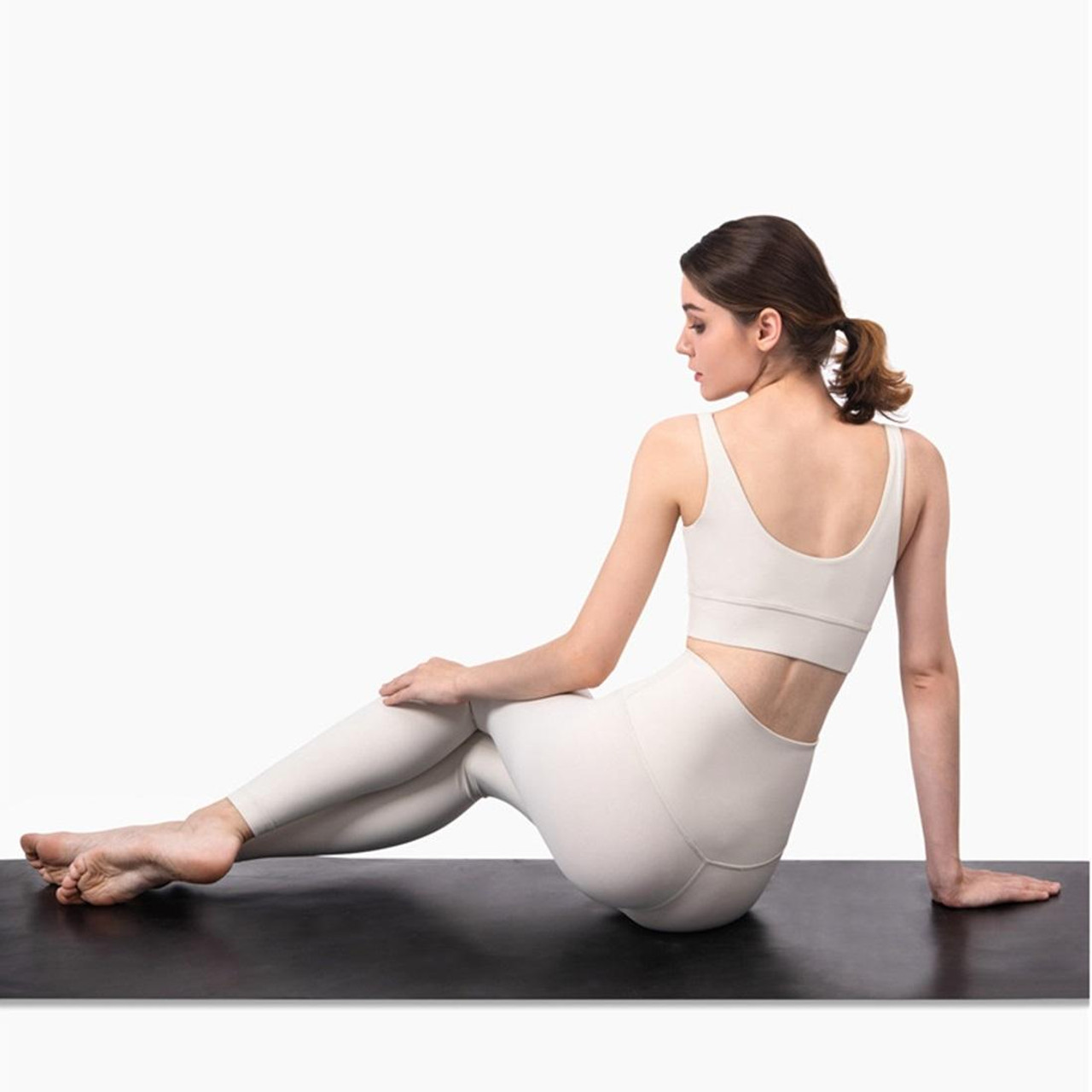 Charming Deep V Shockproof Gathered Fitness Yoga Underwear (Color:Light  Ivory Size:L), snatcher